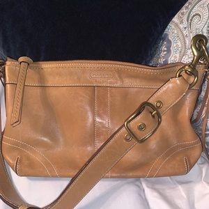 Coach leather bag large strap + buckle braided sides and tassels.
